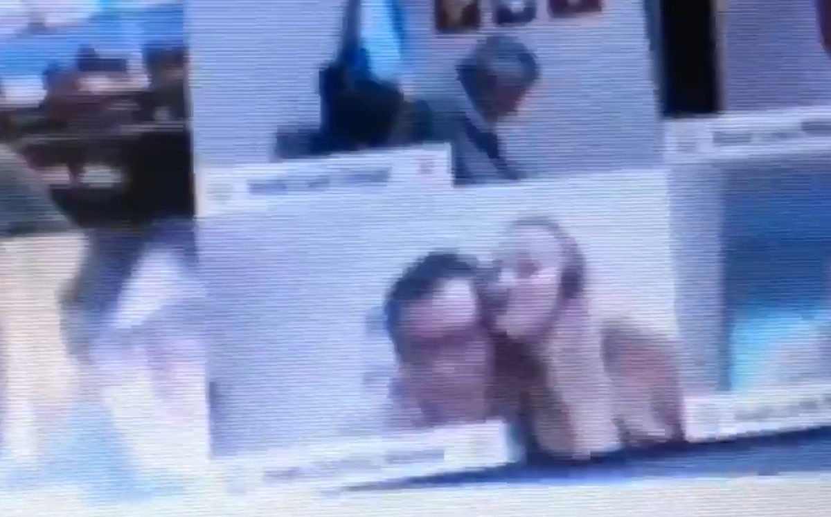 El diputado intentó excusarse diciendo que pensó que en ese momento no estaba conectado con la sesión. (Especial)
