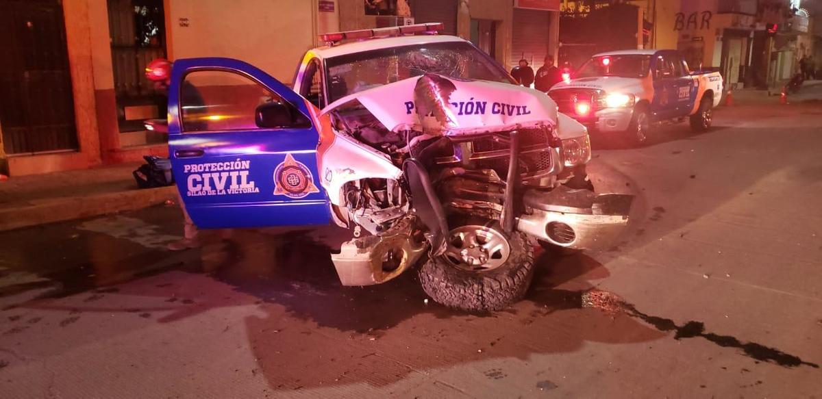 Se impactan elementos de Protección Civil contra casa, en Silao