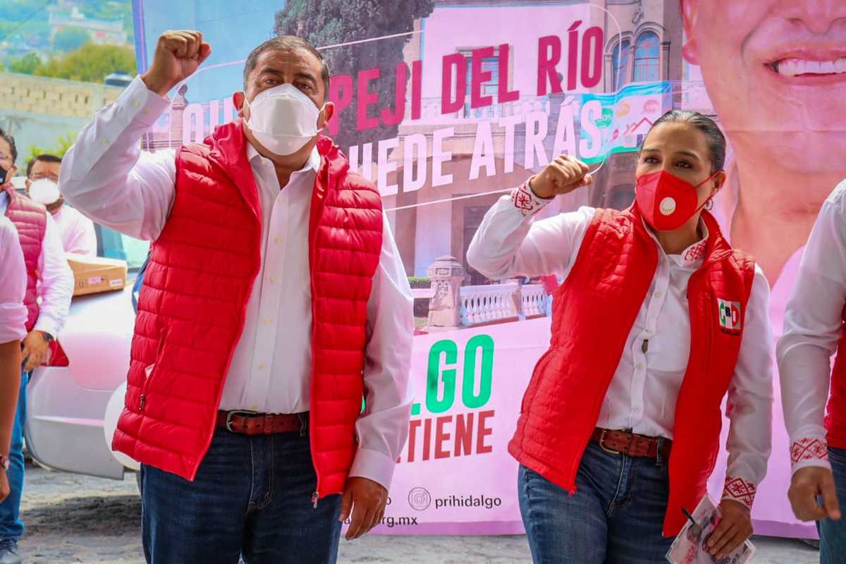 Salvador Jiménez, candidato del PRI, con la dirigente estatal, Erika Rodríguez. (Cortesía)