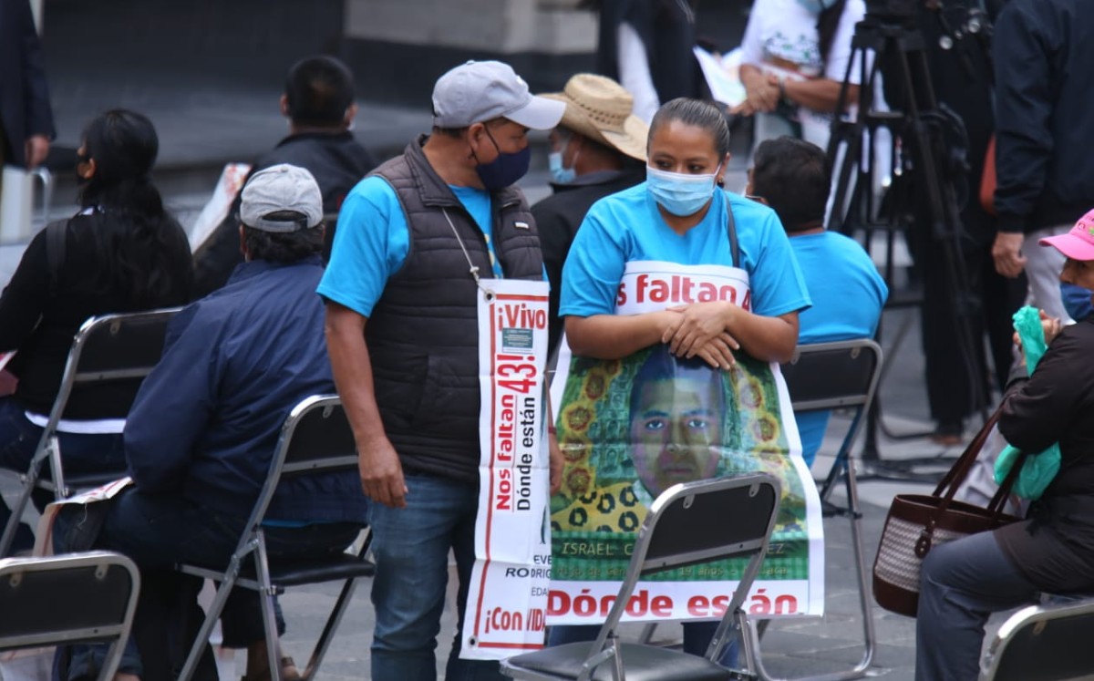 Padres de los normalistas asisten al informe a seis años del caso Iguala. (Juan Carlos Bautista)