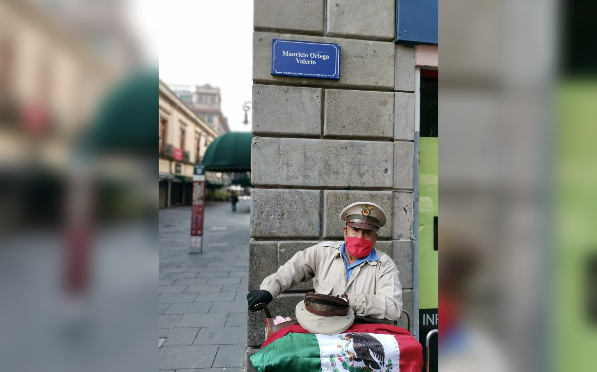 Las estampas que colocó Colectiva Memoria son exactamente igual al diseño de las calles del Centro Histórico. (@Chelawuera)