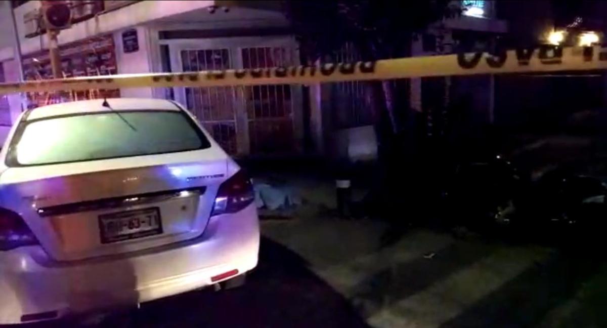 Muere joven motociclista tras chocar contra vehículo (Especial)