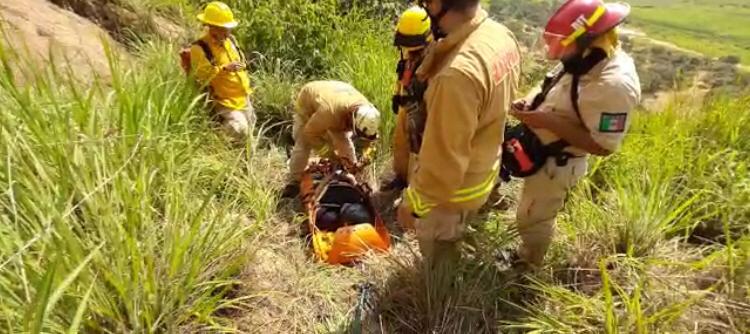 La mujer tiene 40 años y al caer se lesionó la extremidad inferior izquierda. (Cortesía)