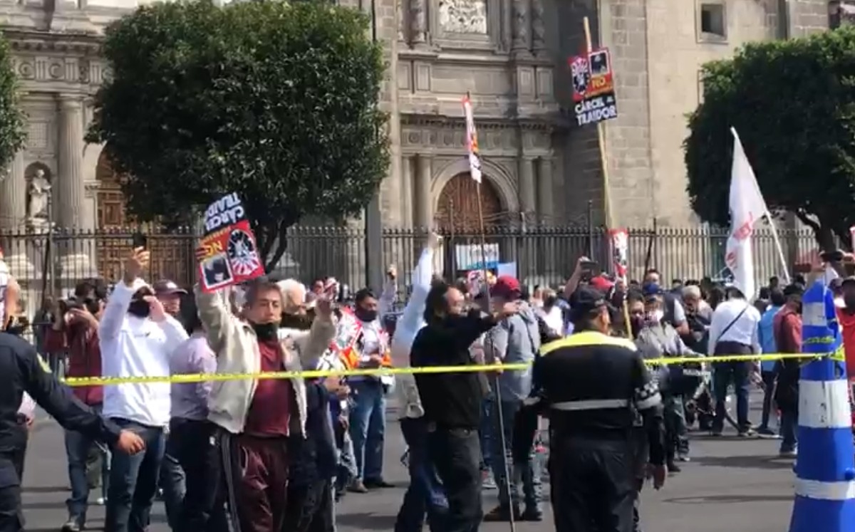 “¡Váyanse a sus casas, pinches fifís!”, algunas de las consignas lanzadas contra FRENAAA. (Jannet López Ponce)