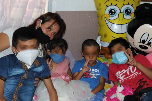 En la entrada del Hospital se concentraron familiares y amigos del pequeño. | Zuleyma García