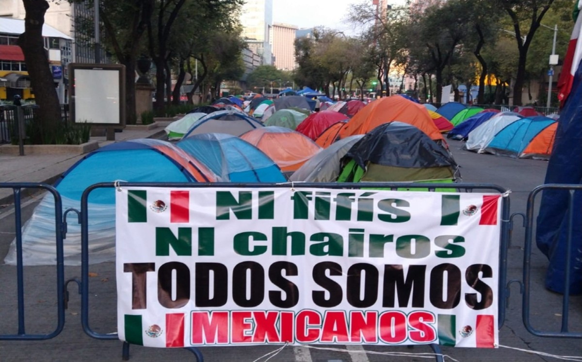 FRENAAA levanta plantón en Glorieta del Caballito; seguirá en carriles de Reforma