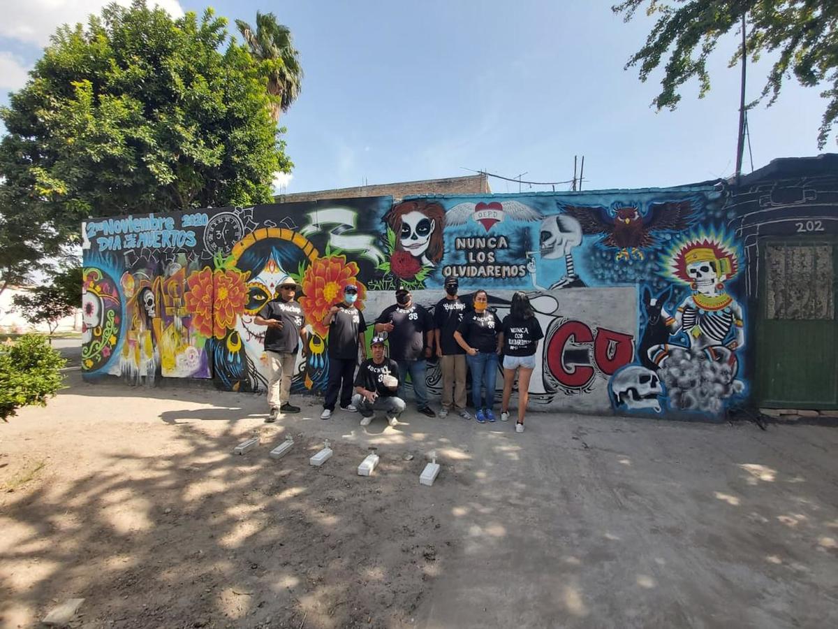 Integrantes del grupo "Los Buchys 35" de la colonia Santa Rosa de Gómez Palacio. (Especial)
