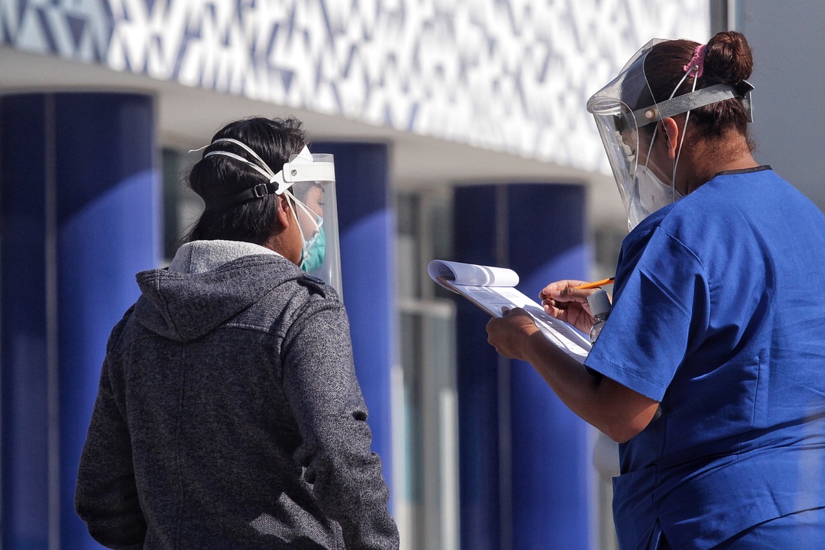 Personal de salud labora en Hospital General de Cholula. (Agencia Enfoque)