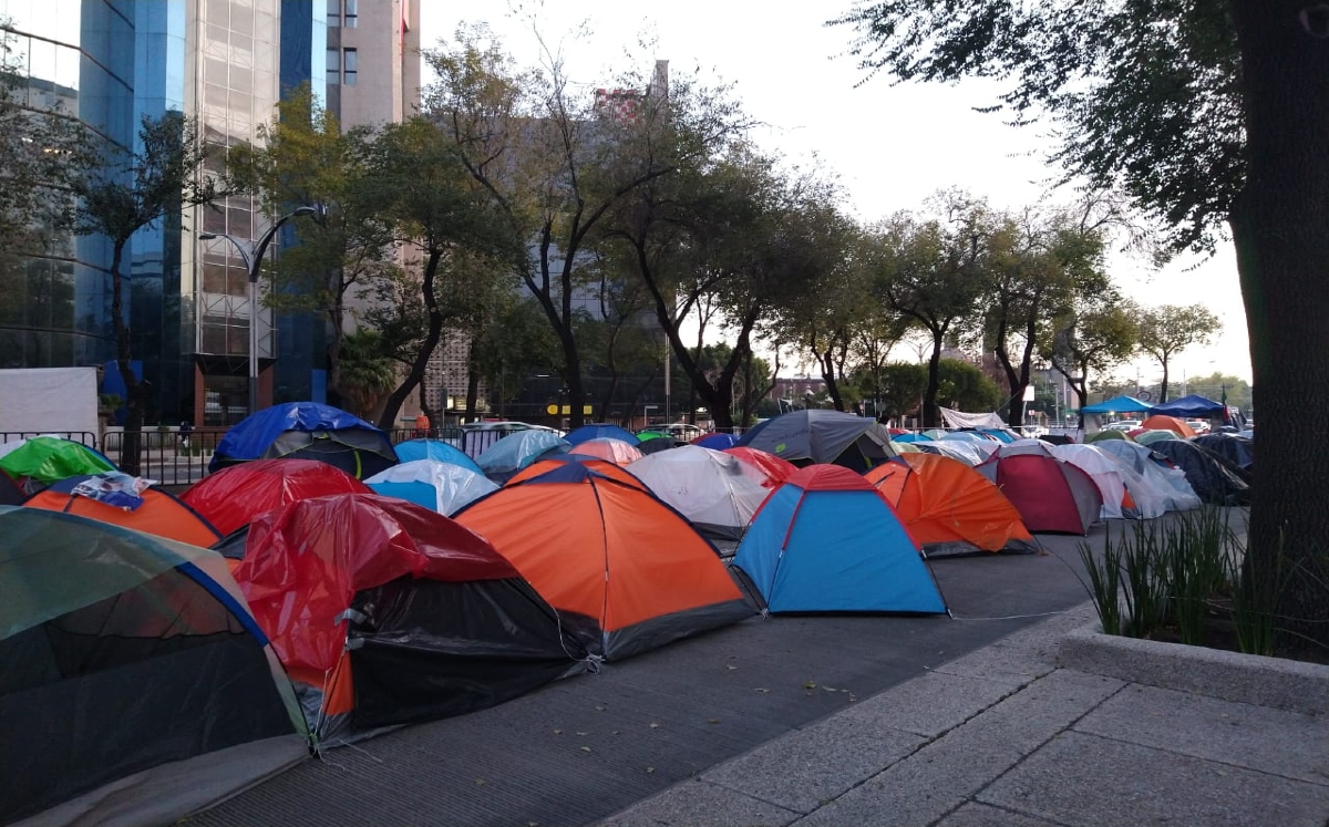 Policías resguardan la zona. / César Velázquez