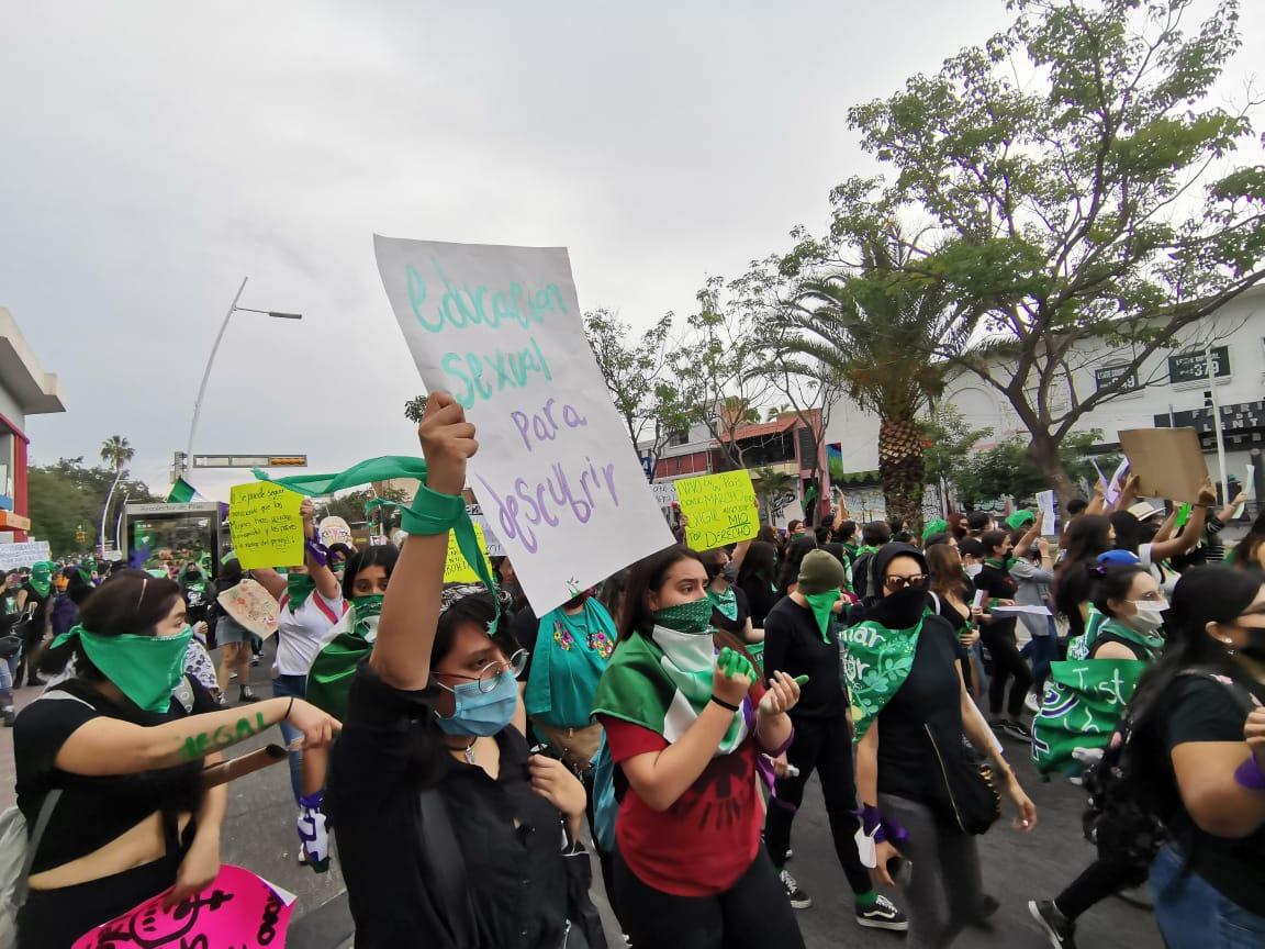 Las protestas partieron desde el Monumento a la Madre con destino a la Plaza de Armas
