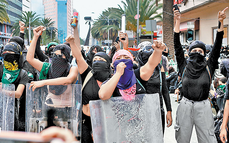 Las manifestantes se desplazaron hasta el Eje Central Lázaro Cárdenas. (Ariana Pérez)