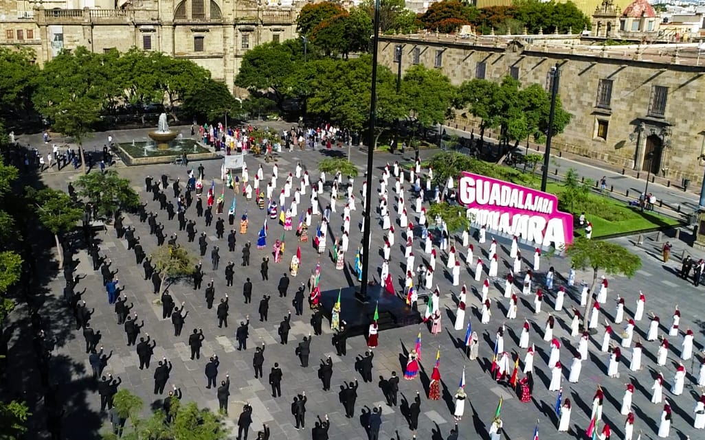 Los fieles de la Luz del Mundo rezaron en el Centro de Guadalajara. (Milenio)