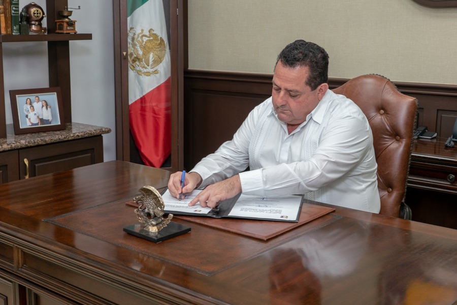 El gobernador de Baja California Sur, Carlos Mendoza Davis. (Margarita Rojas)