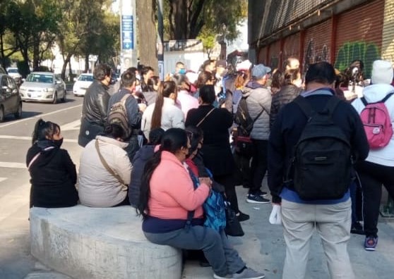 Los manifestantes están reunidos en la calle Dr. Río de la Loza. | César Velázquez