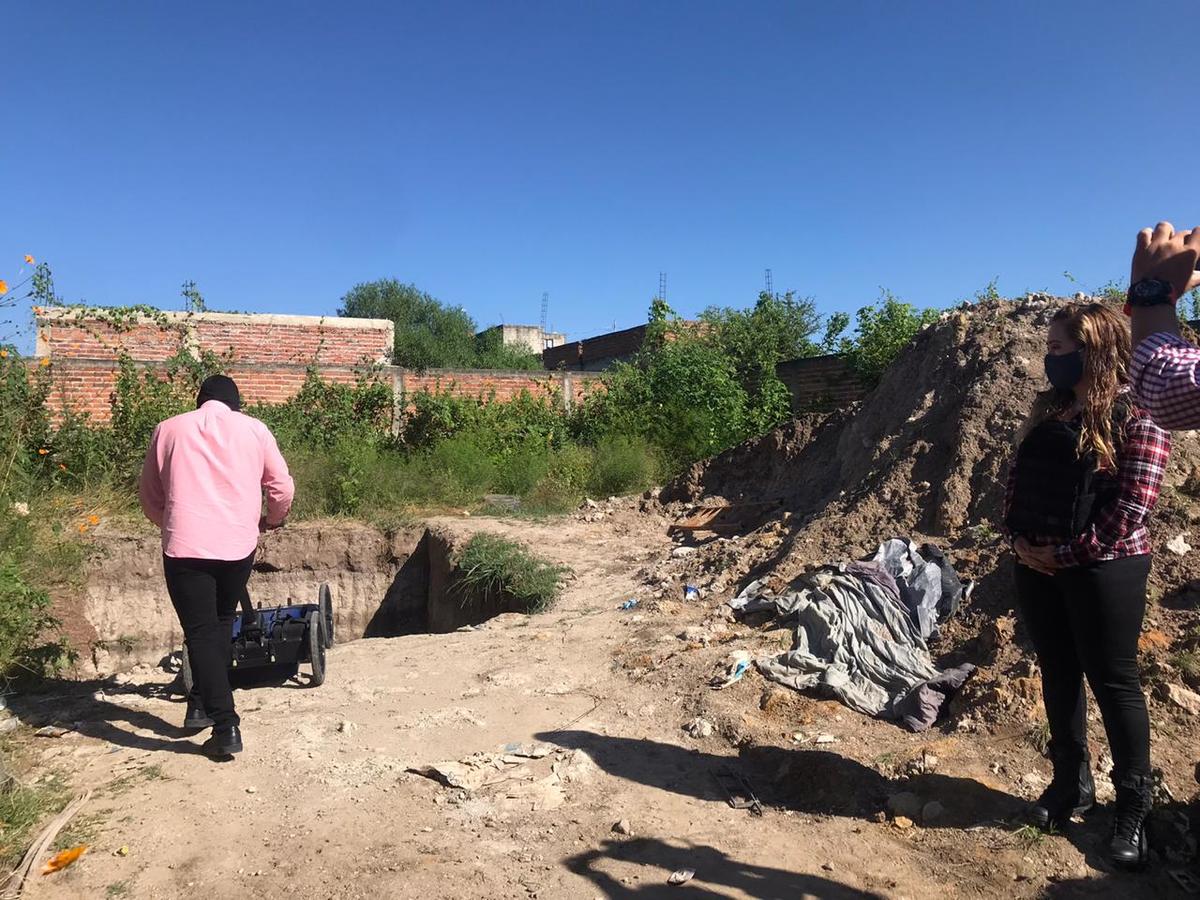 La fiscal Blanca Trujillo detalló el hallazgo de la fosa en la colonia Los Sabinos de El Salto (Elsa Martha Gutiérrez)