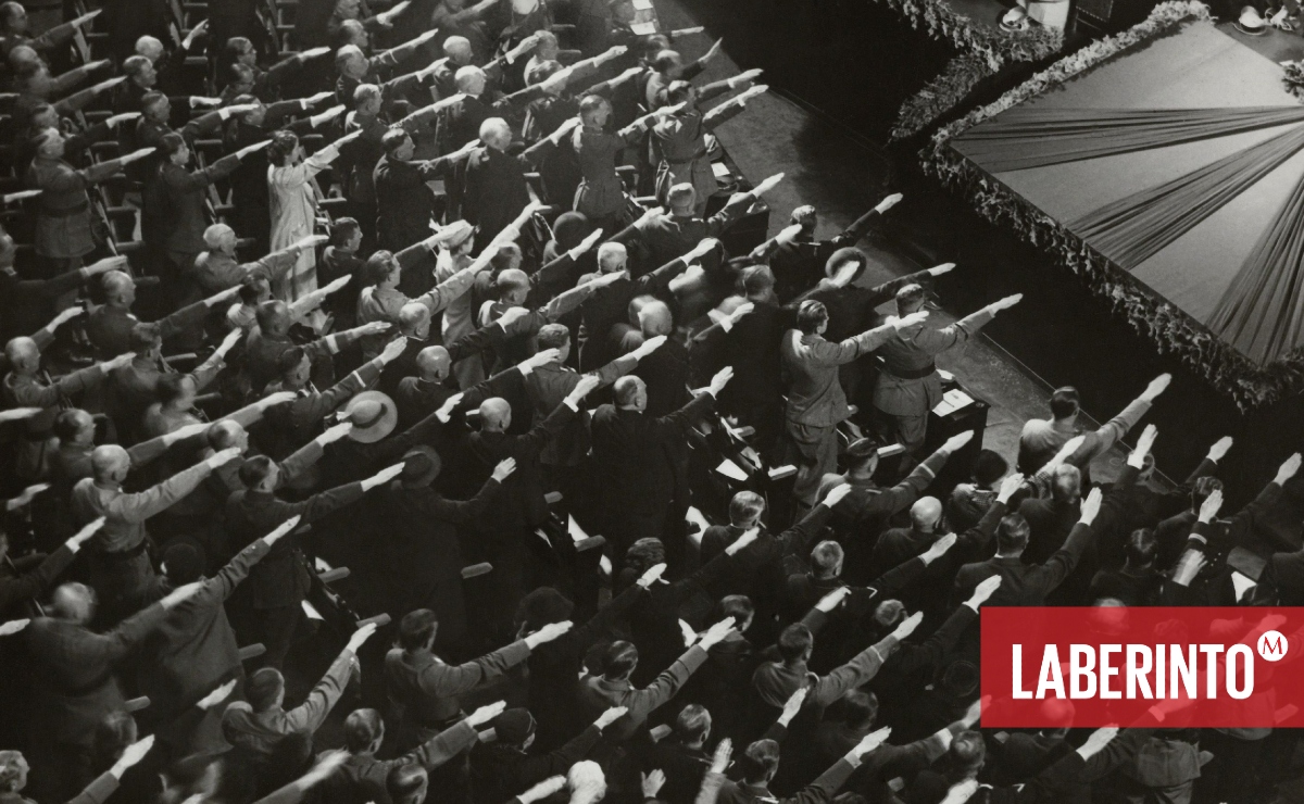 En la Ópera Kroll de Berlín, asistentes dan a Hitler el saludo nazi durante el himno nacional, el 9 de octubre de 1935. (Foto: Shutterstock)