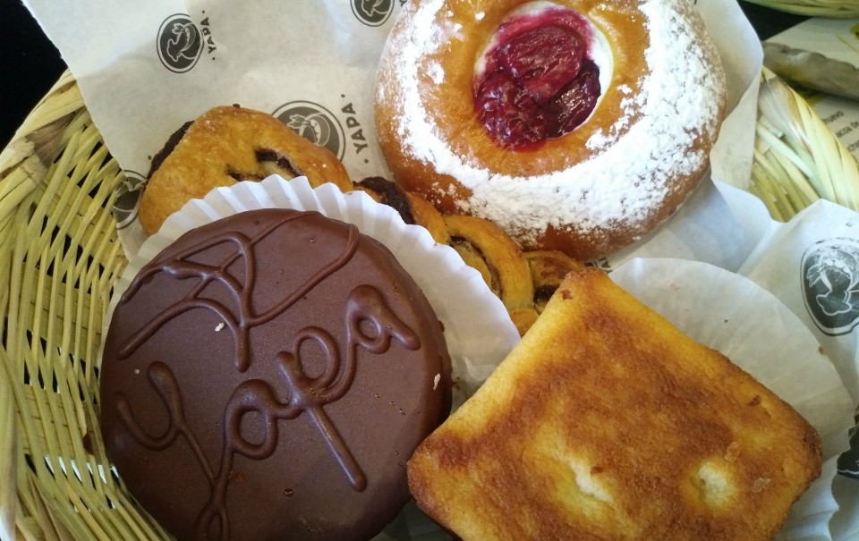 Pan dulce en Yapa Restaurante panadería elaborado con masa madre (LAT)