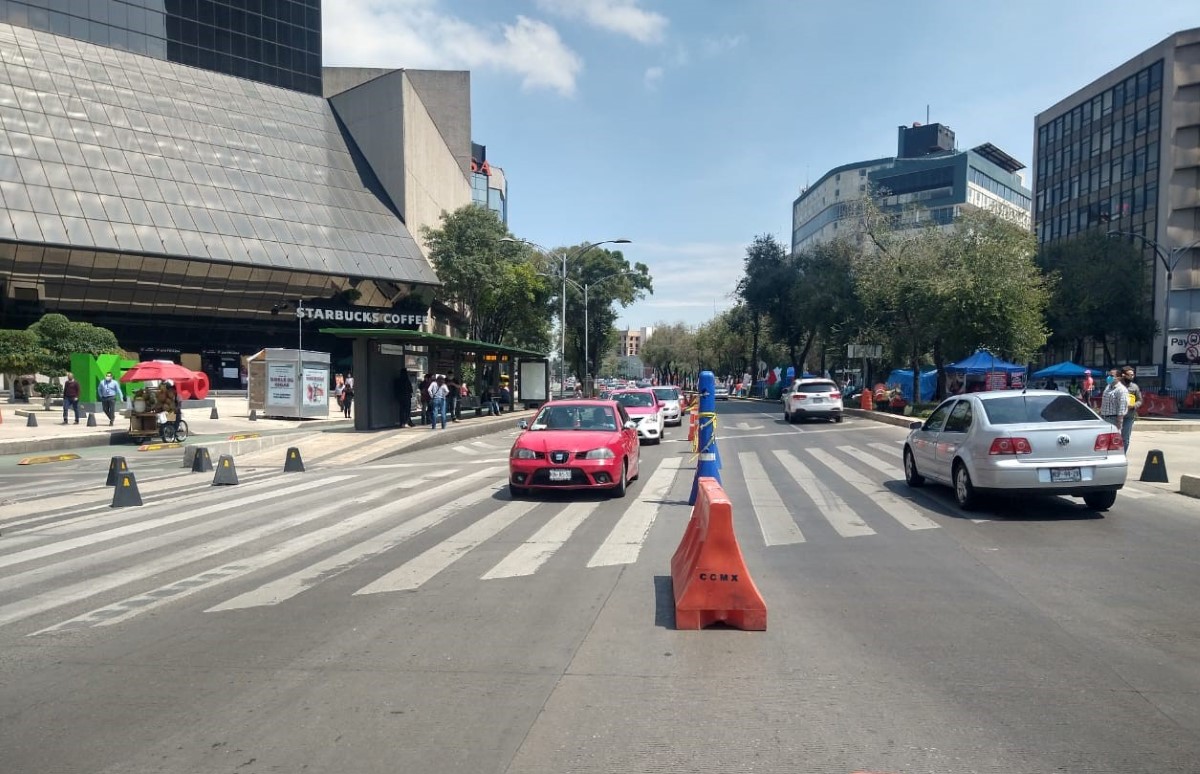 La policía habilitó un carril reversible en Reforma. | César Velázquez