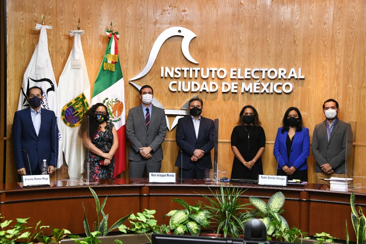 Toma de protesta de los tres nuevos consejeros del Instituto Electoral de la CdMx | Especial