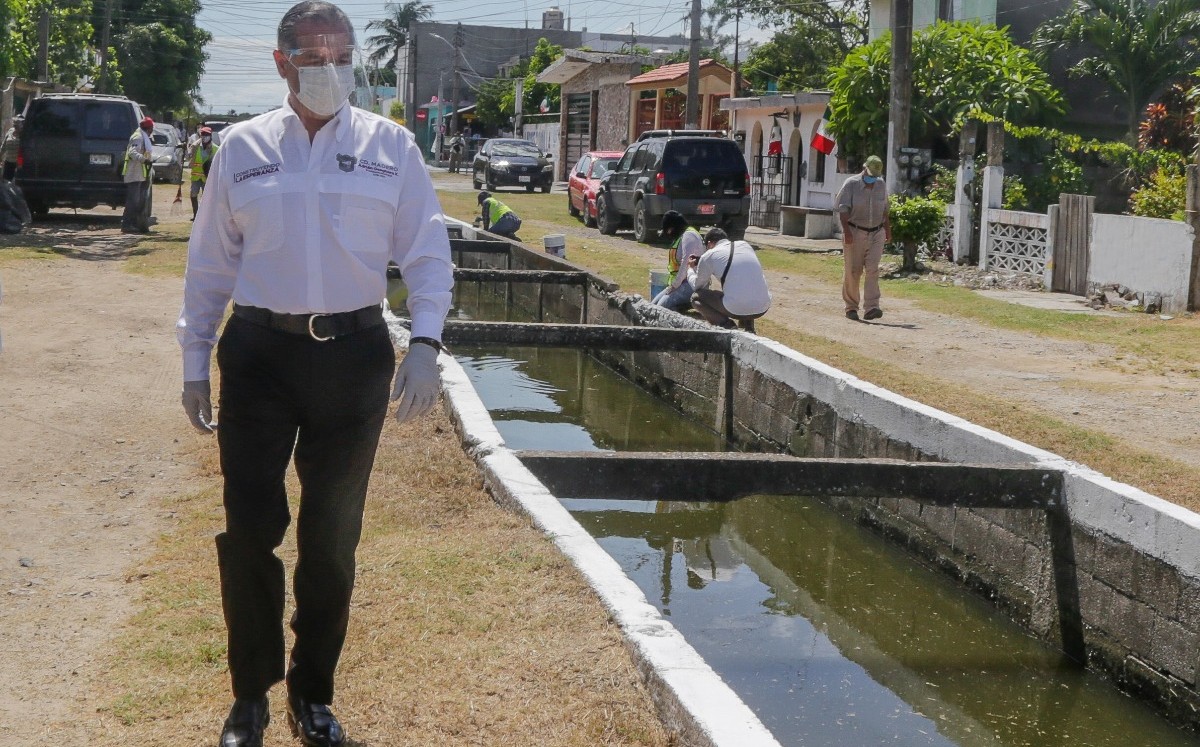 Adrián Oseguera impulsa trabajos para mitigar inundaciones en días de lluvia. (Cortesía)