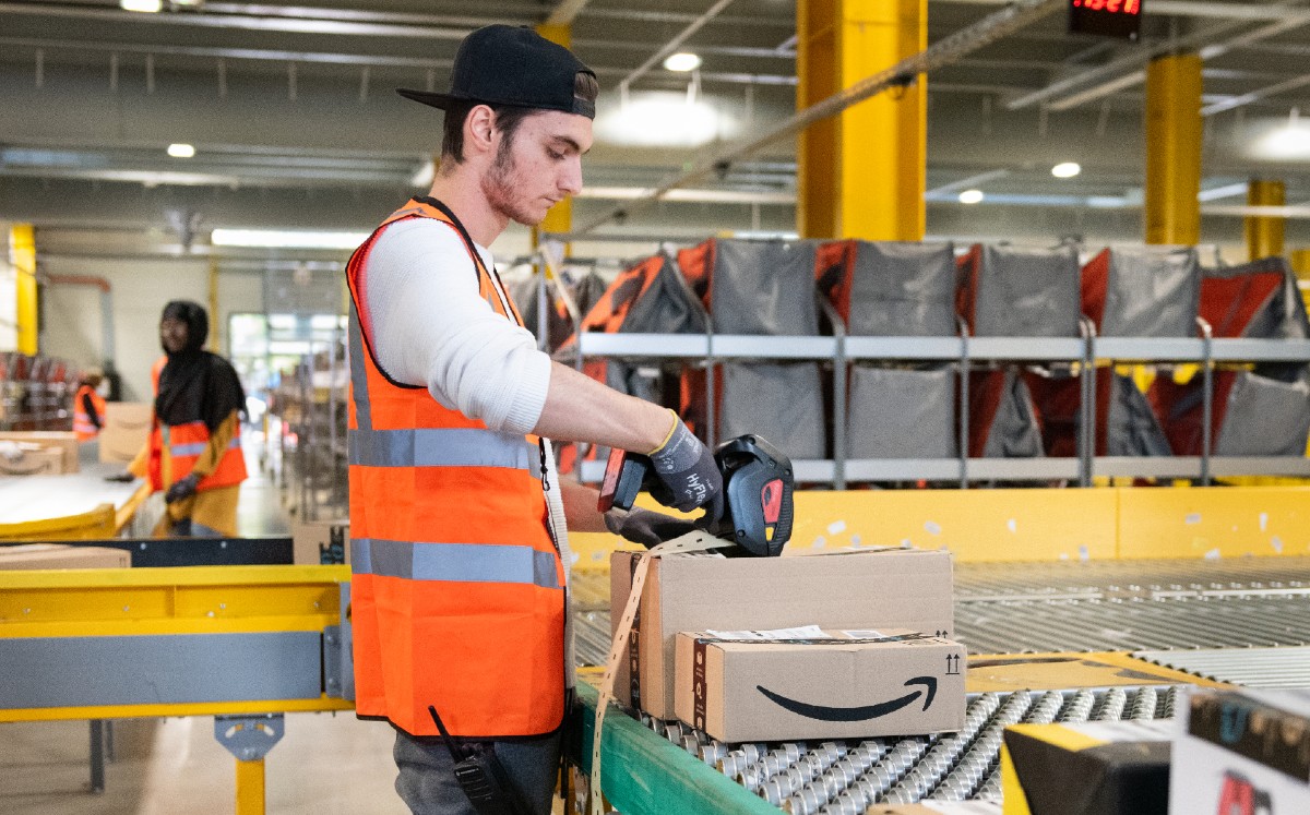 Amazon reconoció que miles de empleados han dado positivo a covid-19. (Shutterstock)