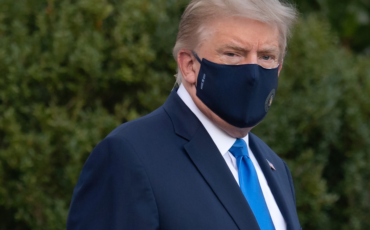 Donald Trump camino al hospital  Walter Reed Military. (AFP)
