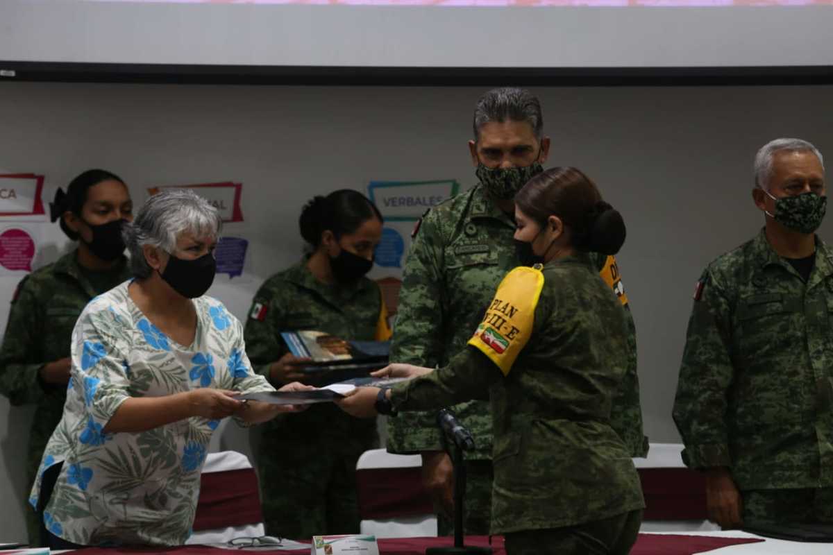 Elementos de la Sedena  recibieron capacitación de la UANL para la prevención de violencia de género. Foto: Jorge López