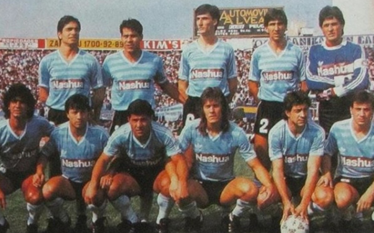 Hugo Lamadrid (abajo, al centro) durante su época como jugador (Instagram: @hugolamadrid)