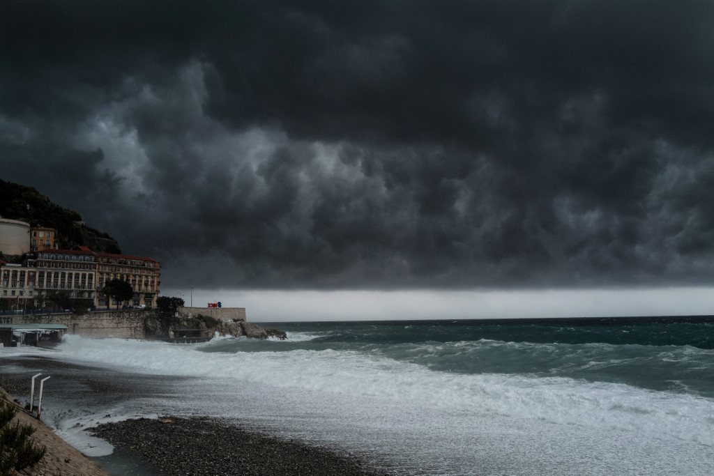La zona de la Ribera francesa ha resultado afectadas por las fuertes precipitaciones y el aumento de la marea. (AFP)