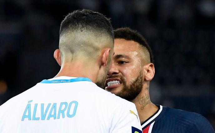 Álvaro González y Neymar (EFE)