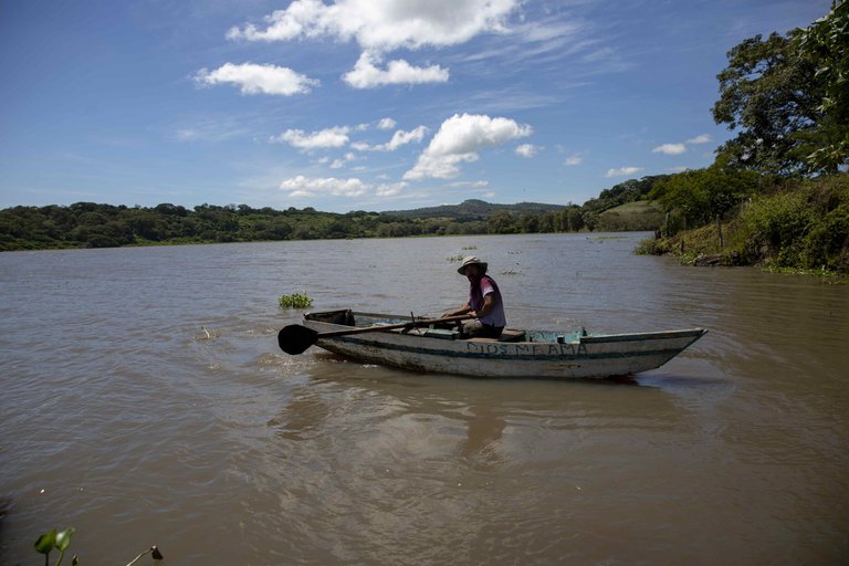Apanás, con un espejo de agua de 38 kilómetros cuadrados, es el hogar de una gran variedad de flora y fauna silvestre. (EFE)