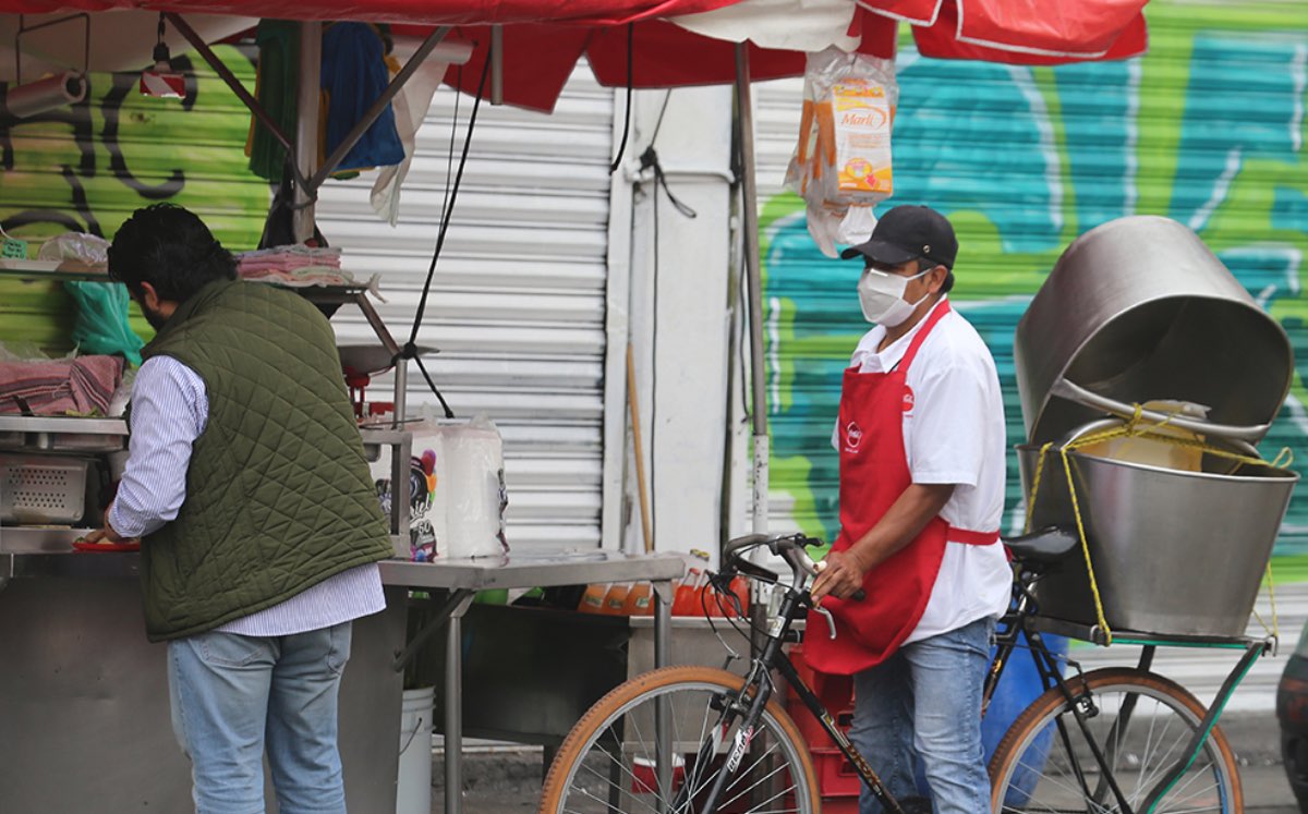 Los comerciantes y personas con enfermedades crónicodegenerativas han encontrado apoyo también. (Jorge Carballo)