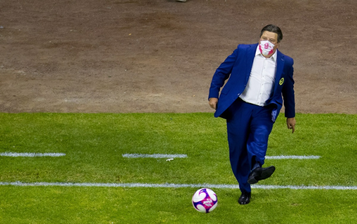 Miguel Herrera en el partido con Pumas (Mexsport)