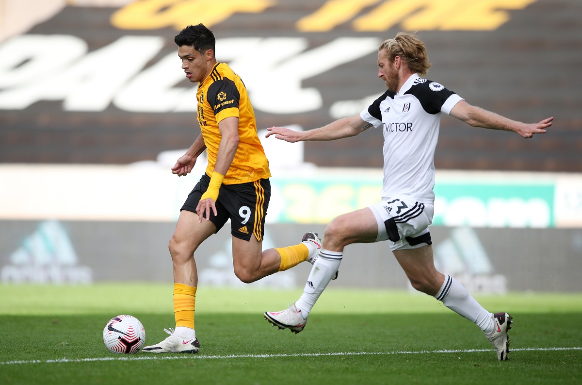 Raúl Jiménez durante triunfo de los Wolves sobre Fulham (Reuters)