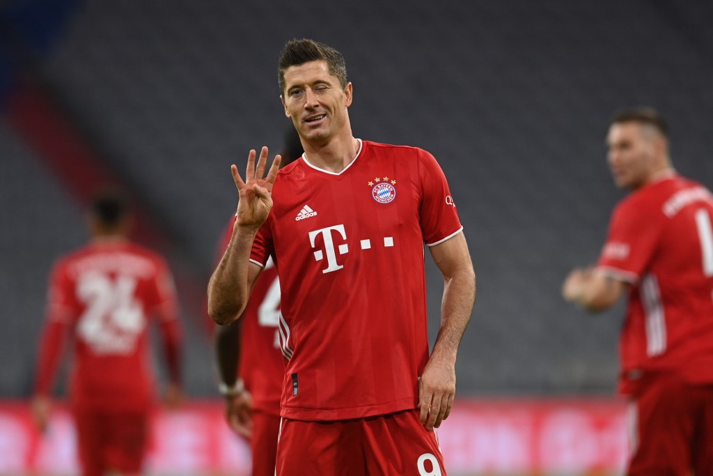 Robert Lewandowski marcó cuatro goles en la victoria del Bayern (AFP)