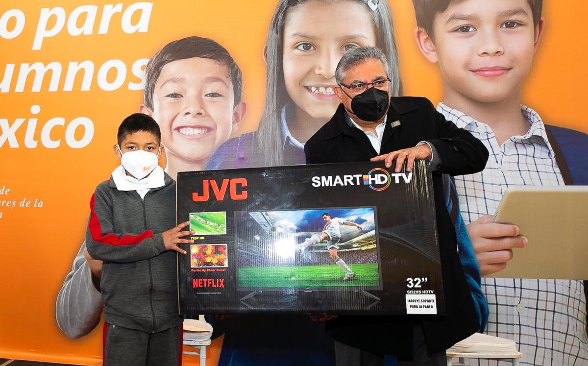Alfonso Cepeda Salas, celebró un acto protocolario en la escuela primaria “Niños Héroes”, en Cuajimalpa. (Especial)