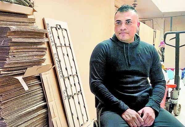 Arturo redujo los gastos para sobrevivir hasta que mejore la demanda. Karen Guzmán