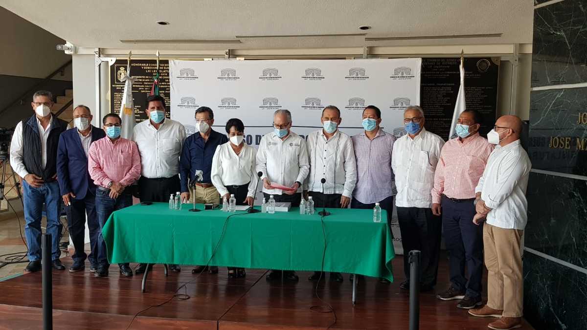 El informe de labores fue entregado en el Congreso de Guerrero.