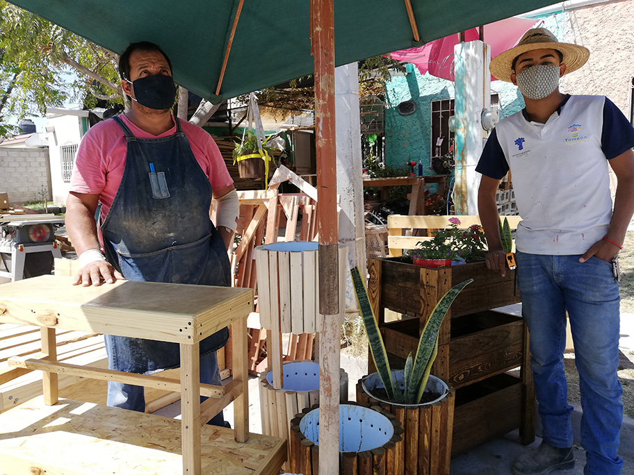 José sortea la crisis de la pandemia montando su negocio de carpintería. (Lilia Ovalle)