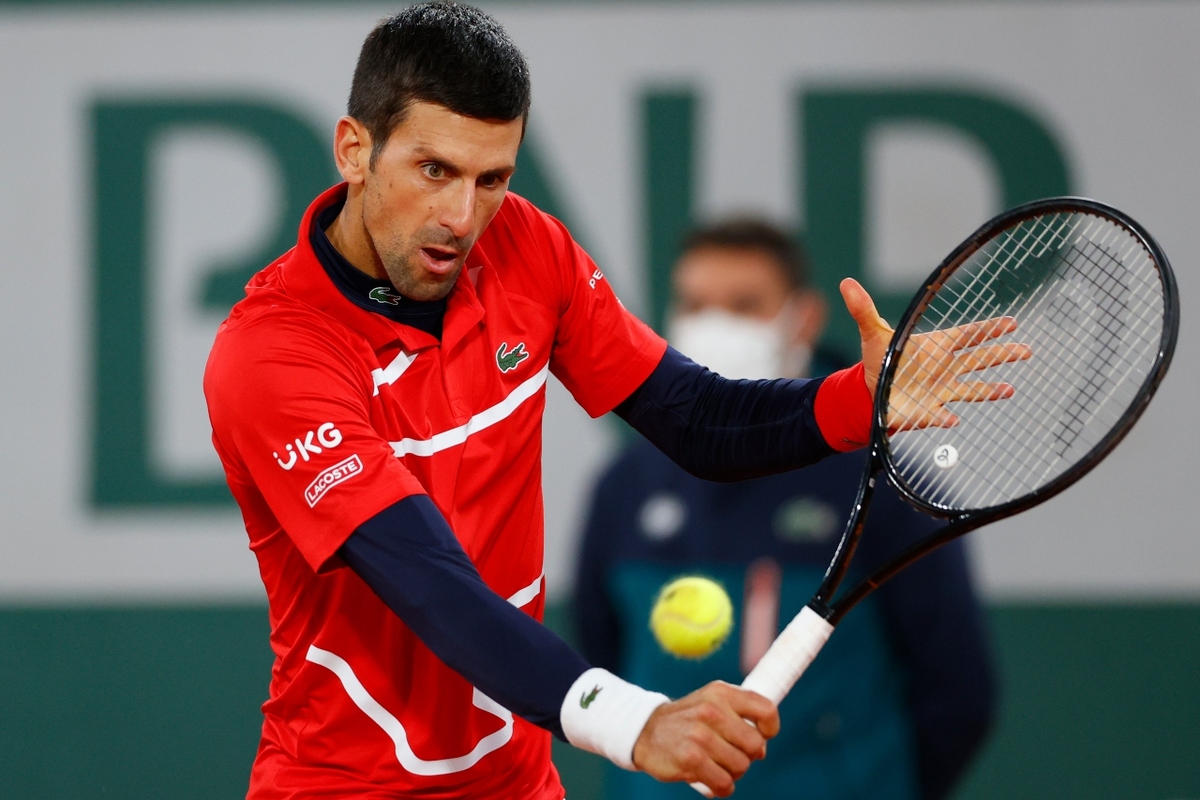 Novak Djokovic avanza a cuartos de final de Roland Garros (AFP)