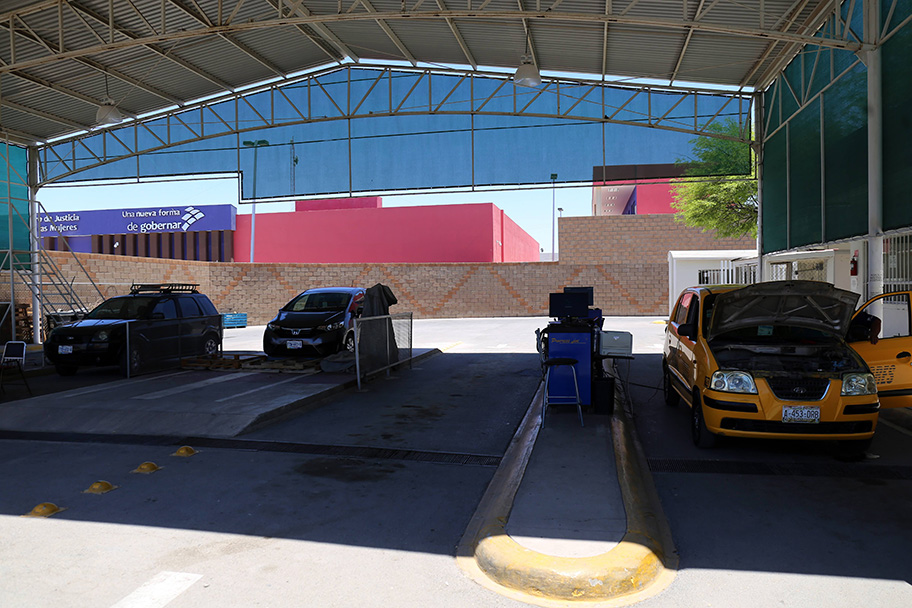 Verificación vehicular. (Mauricio Román)