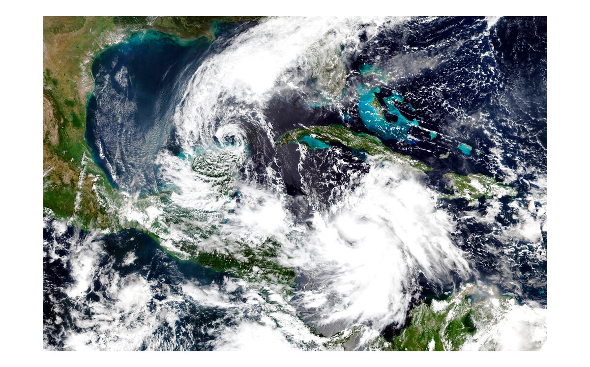 El cierre obedece luego que el huracán se fortaleciera a categoría 2. (@conagua_clima)