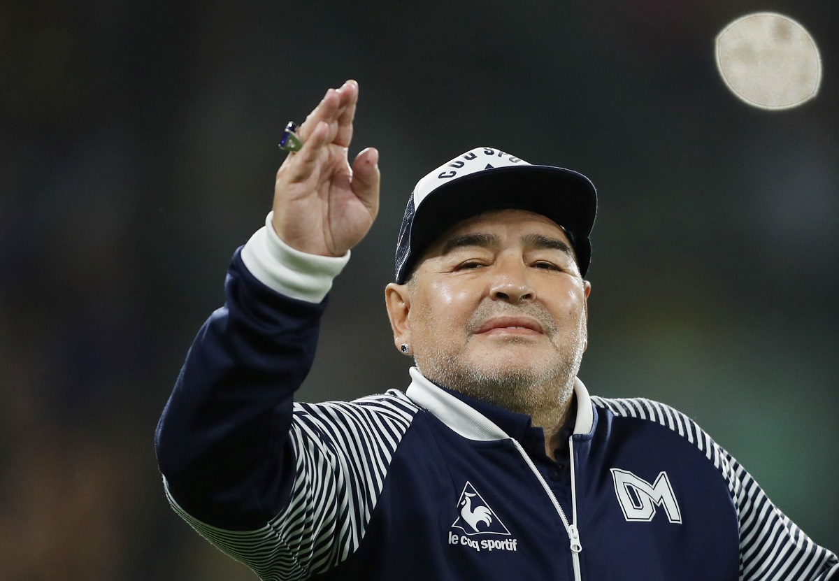 Diego Armando Maradona, estratega de Gimnasia y Esgrima (Reuters)
