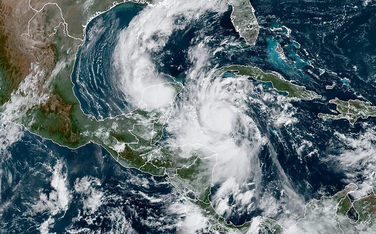 El huracán se encuentra a unos 520 km al sureste de Cozumel. (AFP)