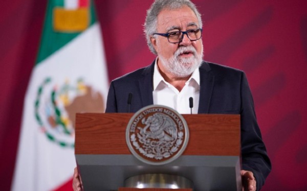 Alejandro Encinas, subsecretario de Derechos Humanos, Población y Migración en La Mañanera. (Cortesía)