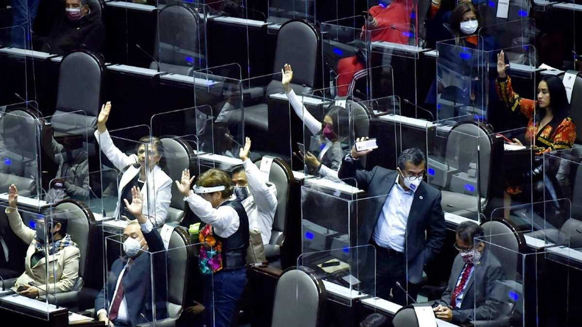 Diputados reanudan discusión sobre fideicomisos
