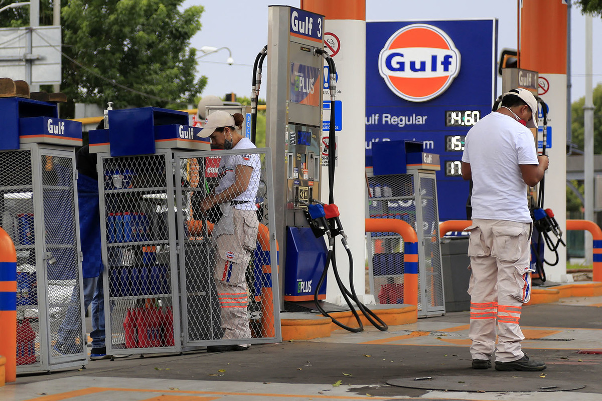 El 90% de gasolineras en Puebla cumplirá con NOM-005. (Andrés Lobato)