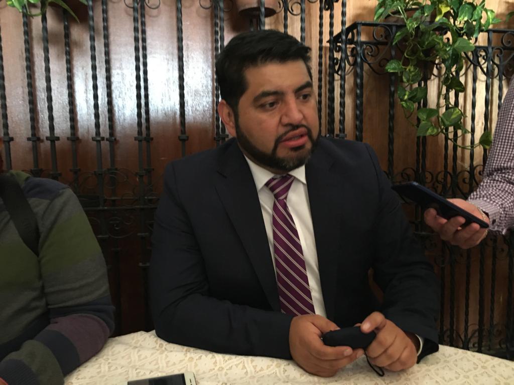 El líder perredista durante una reunión empresarial en Tlalnepantla. (Especial)