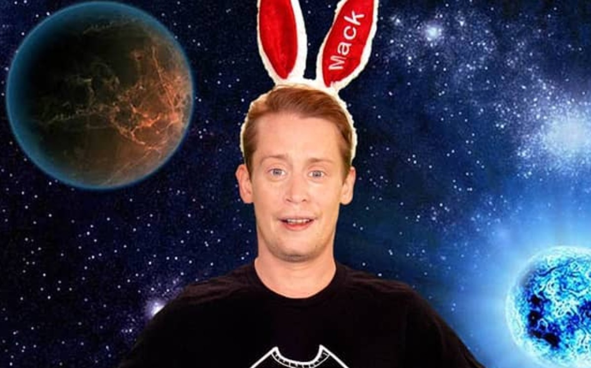 Macaulay Culkin usa cubrebocas inspirado en Mi pobre angelito (Instagram: