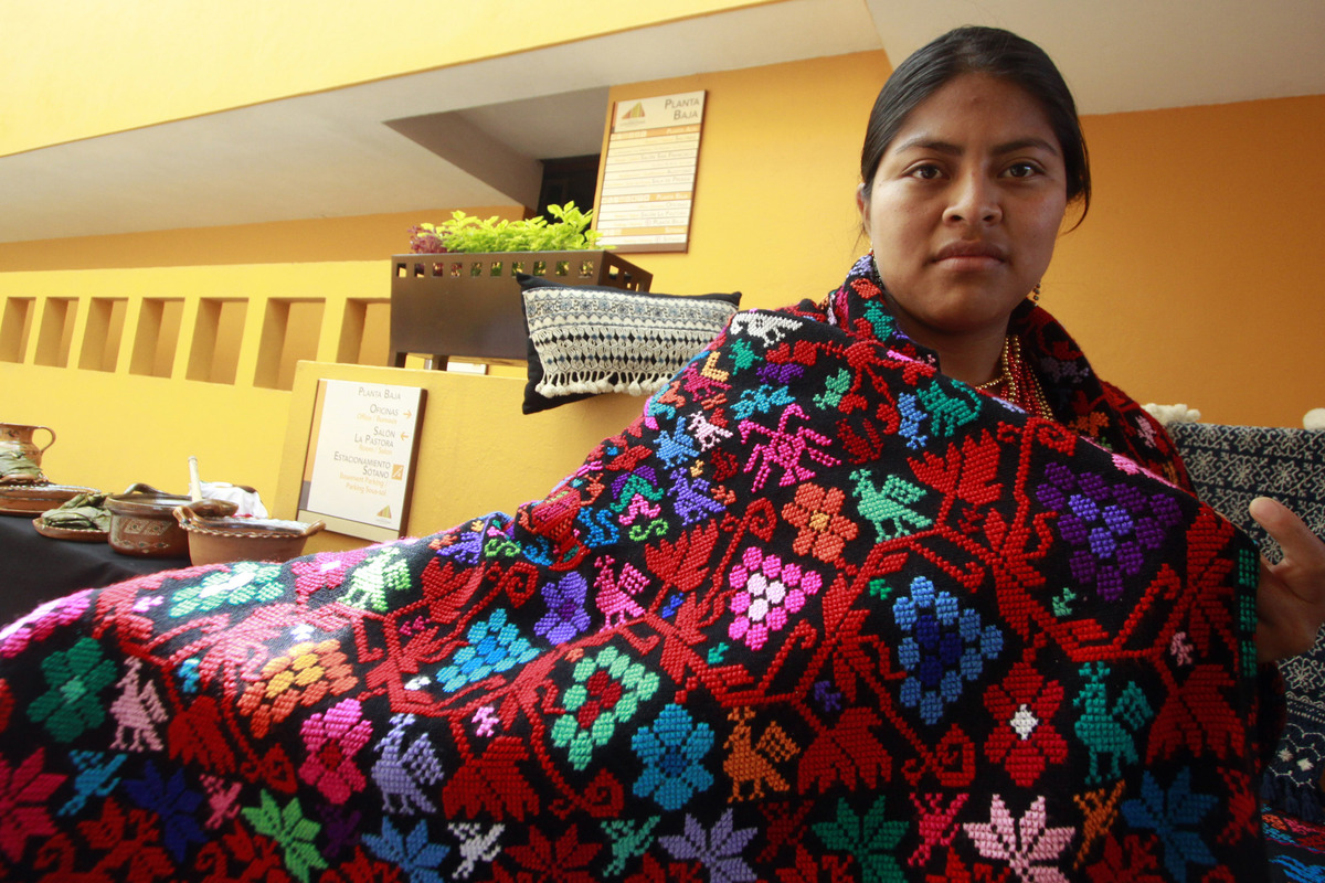 Textiles y Bordados de Hueyapan”. (Agencia Enfoque)